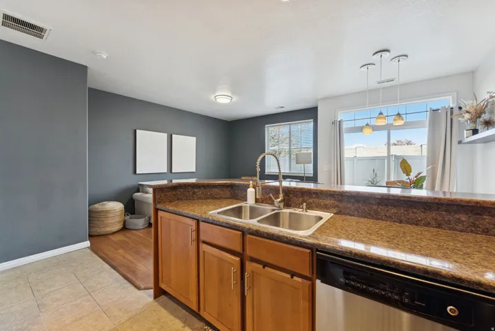 908 Halstead Dr, North Salt Lake, Utah 84054