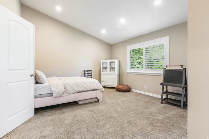 Vaulted ceiling with recessed lighting