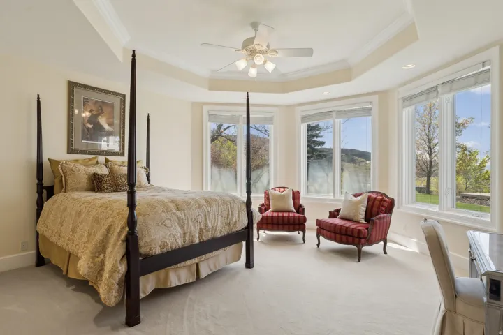 Tray ceiling with crown molding and recessed lighting