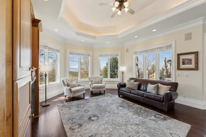 Tray ceiling with recessed lighting and crown molding