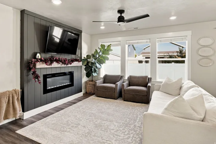 Accent wall with a built-in electric fireplace and wood mantel