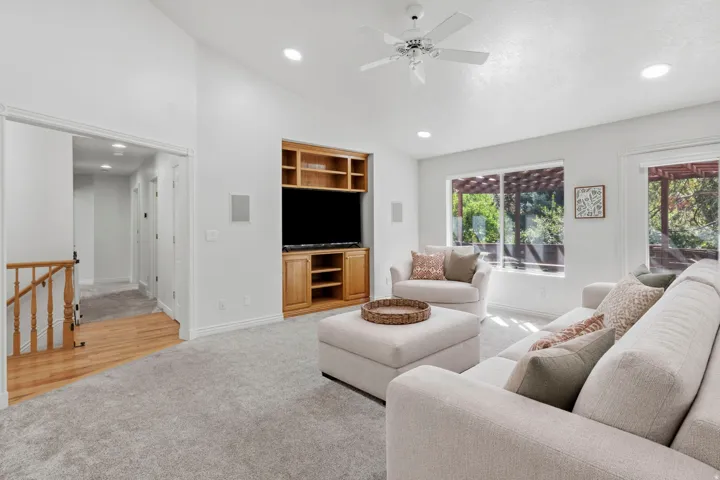 Vaulted ceiling with recessed lighting and ceiling fan