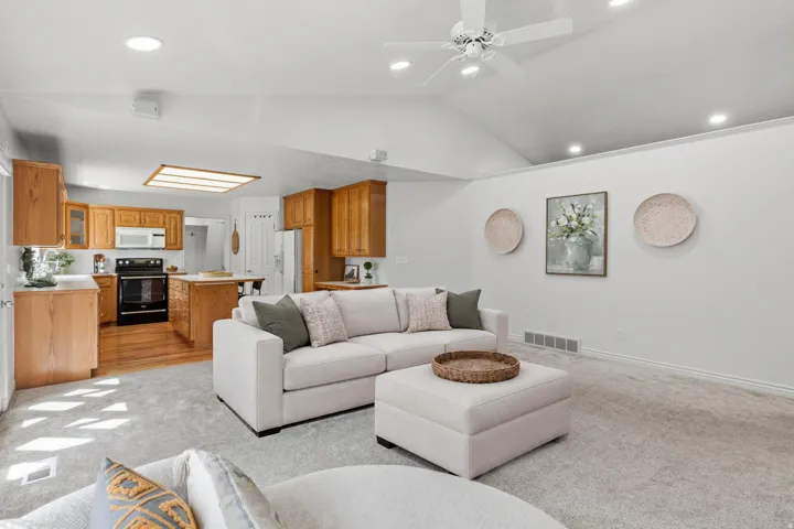 Vaulted ceiling with recessed lighting and ceiling fan