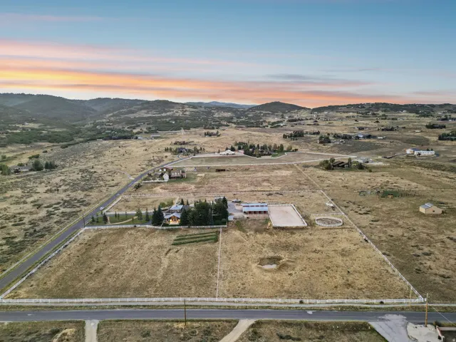Expansive property featuring a main residence, equestrian facilities, a riding arena, and a round pen
