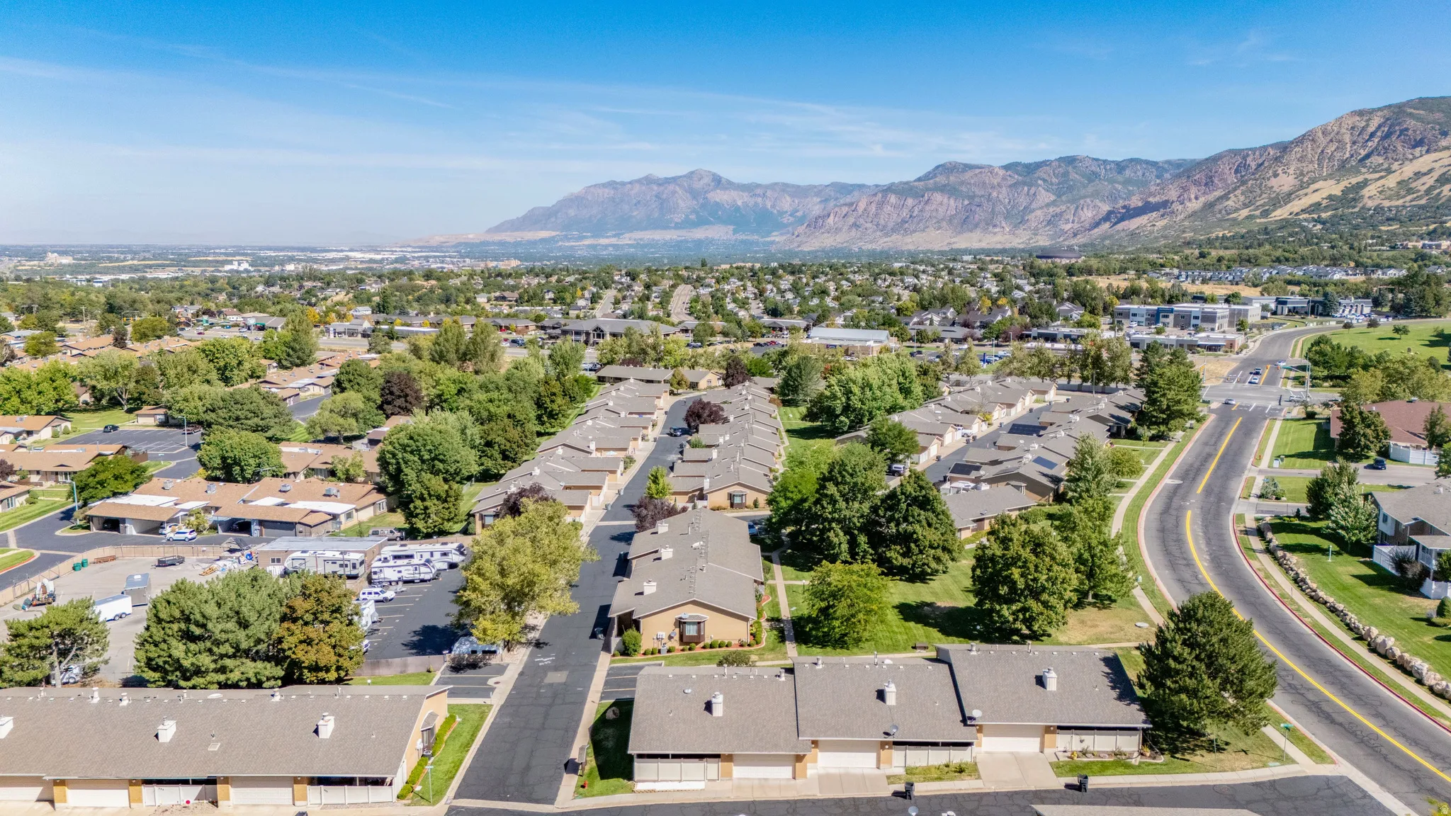 Ironwood Community setting with a backdrop of mountains looking North