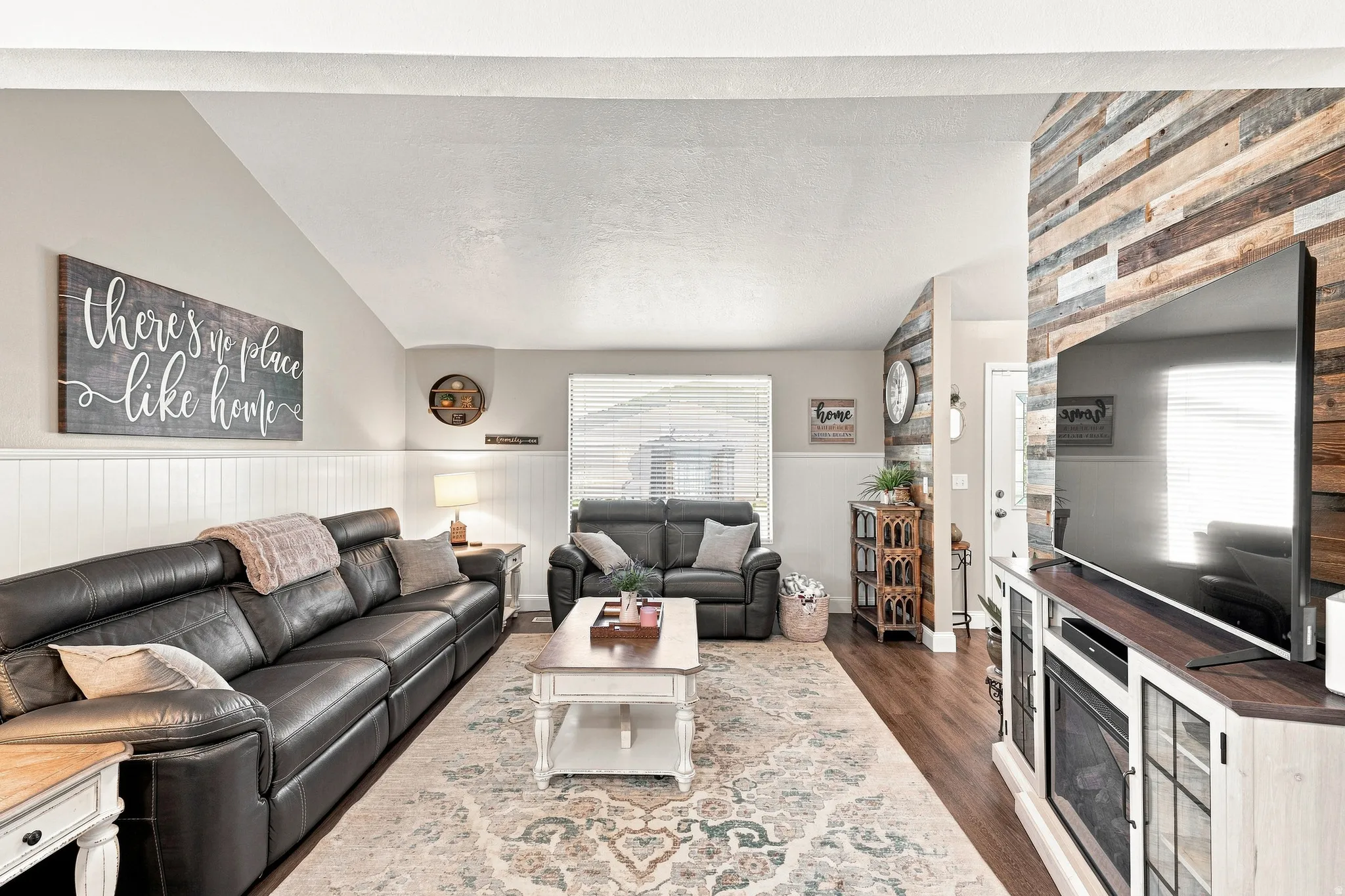 Spacious Greatroom