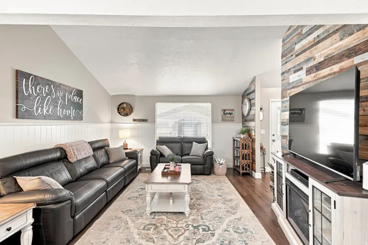 Spacious Greatroom