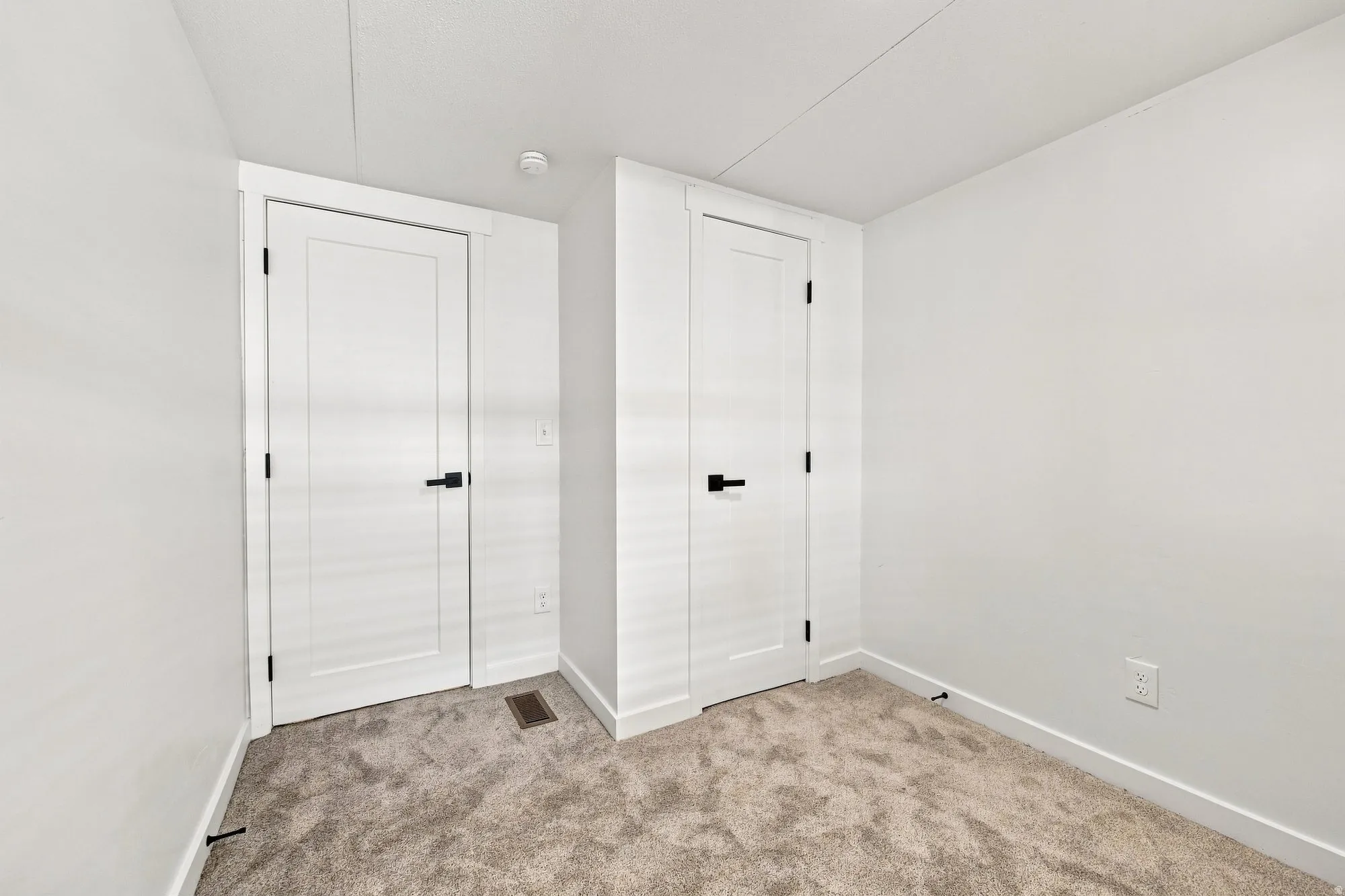 Neutral white wall finishes