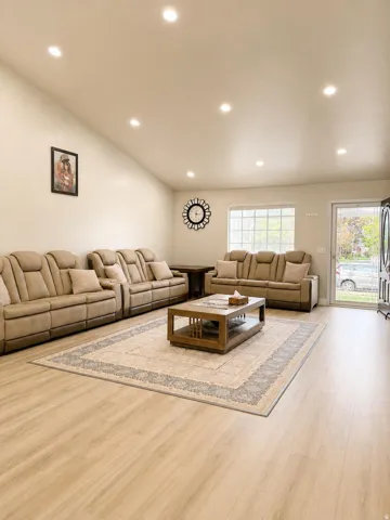 Vaulted ceiling with recessed lighting