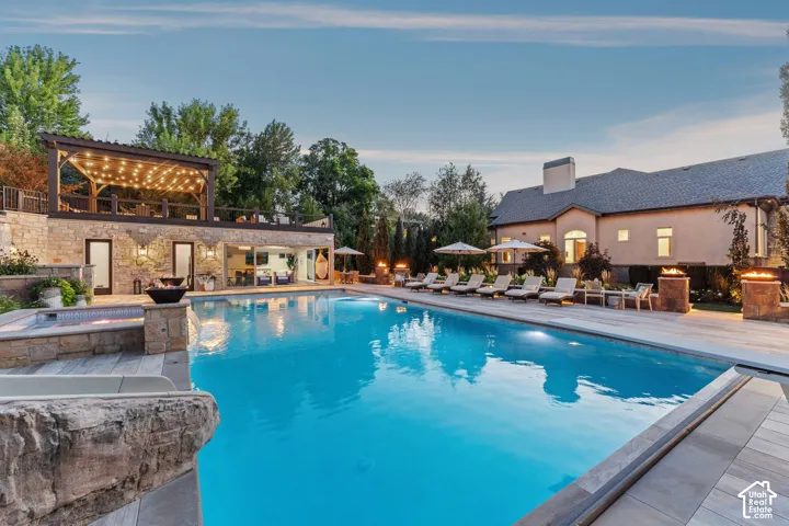Expansive swimming pool with integrated spa and surrounding hardscaping
