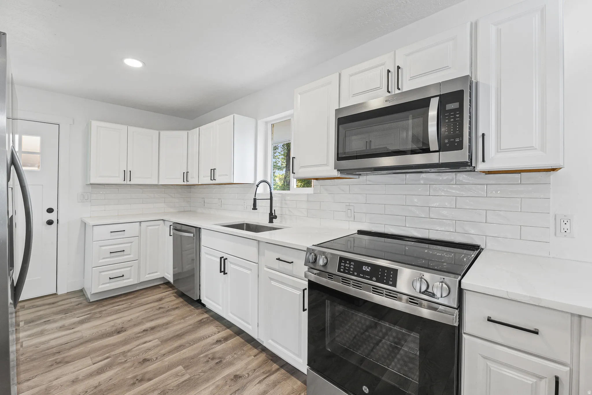 All New Stainless Appliances in Kitchen!