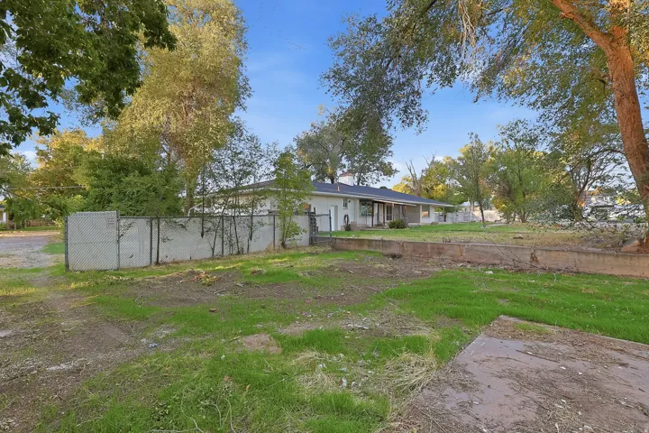 Huge Side Yard with a Driveway and Tons of Parking for RVs, Boats, or Any Toys. OR a Garden, Play Area, Sports Court or whatever you'd Love to Do with the Space!