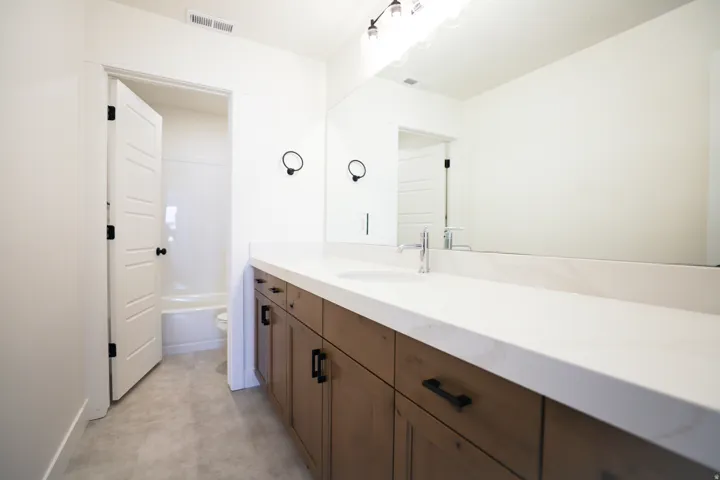 Upstairs full bathroom