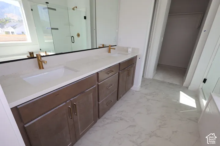 Dual vanity with a light-toned countertop and gold-finish fixtures