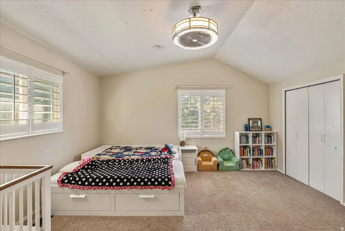 Vaulted ceiling with a flush-mount ceiling fan