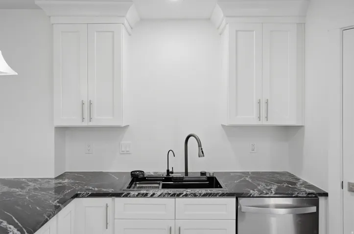 Crown molding finishes