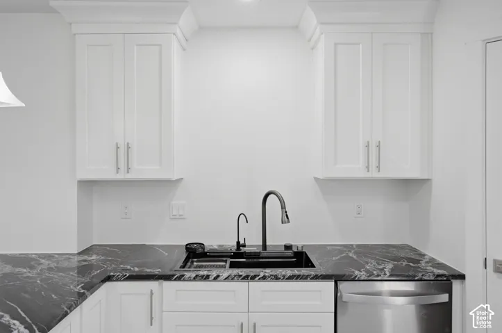 Crown molding finishes