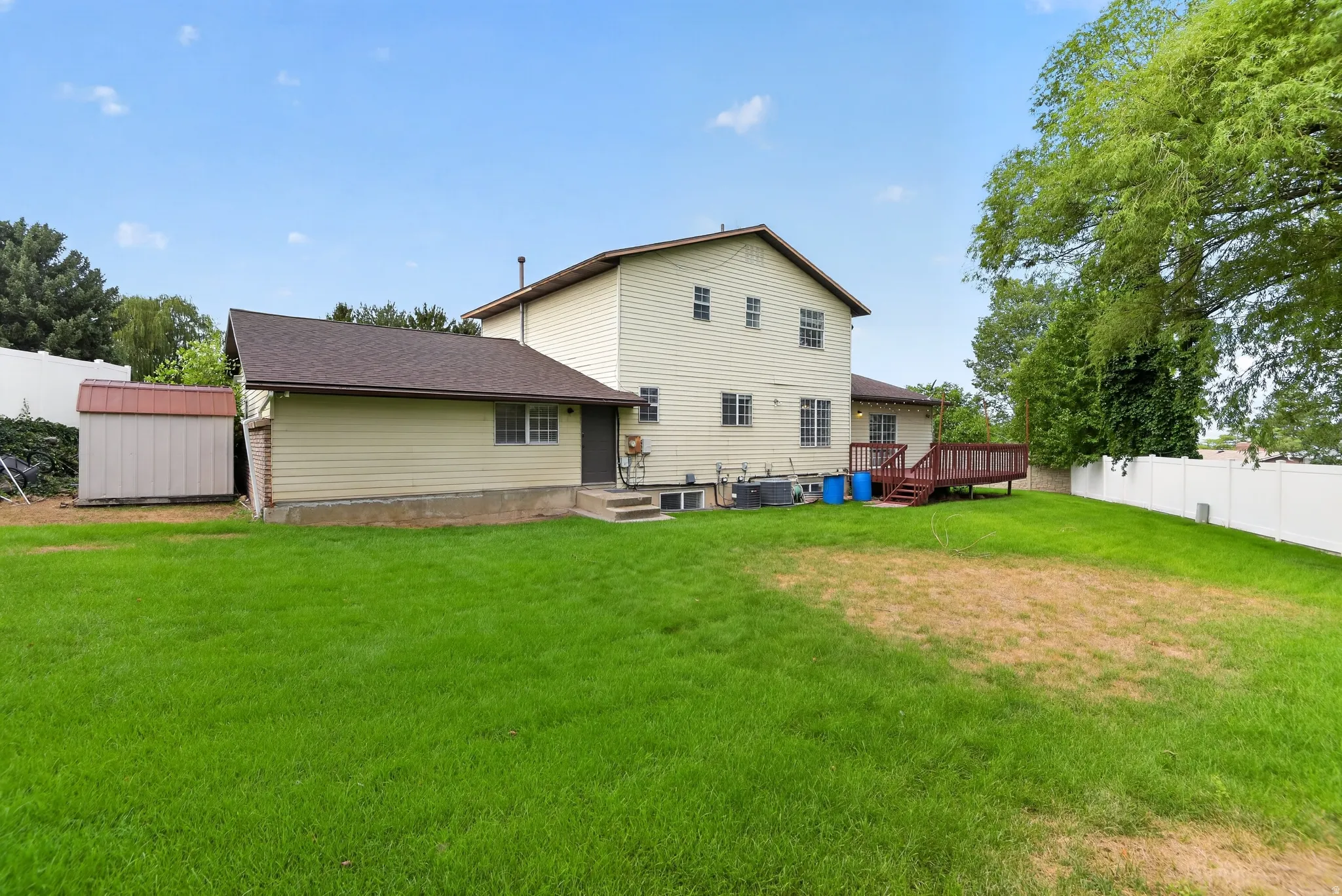 Extra large backyard!