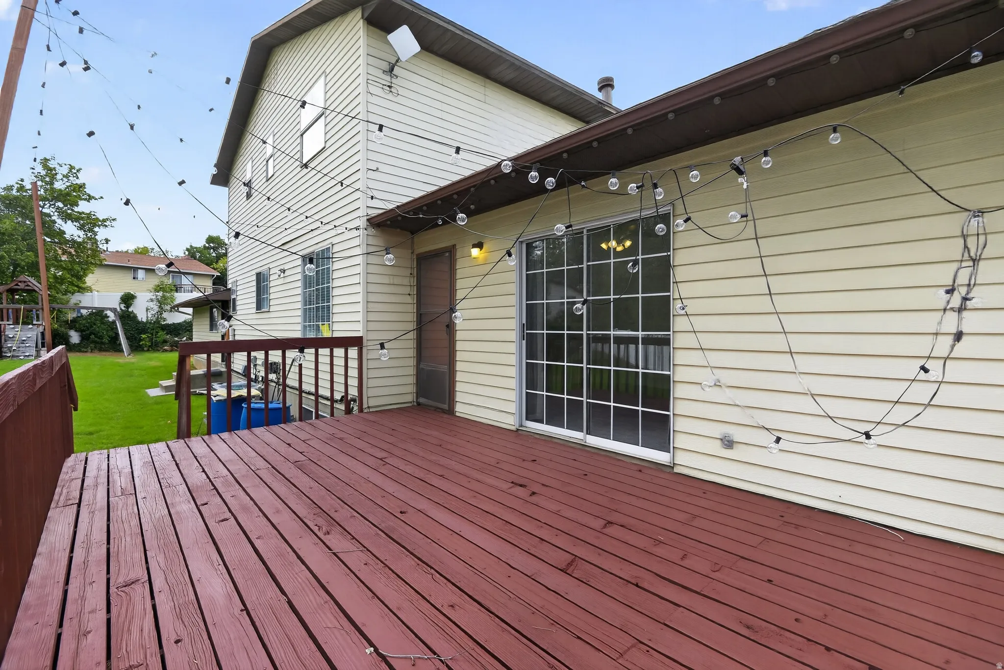 Expansive deck