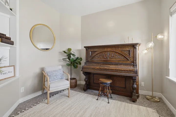 Built-in shelving, neutral wall tones, and carpeted flooring