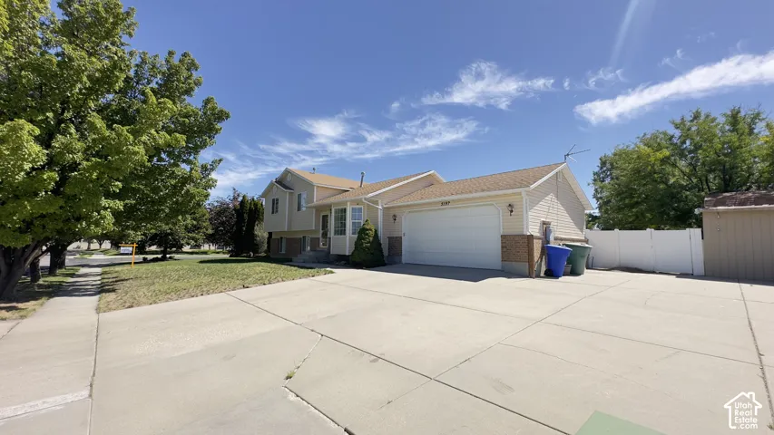 Spacious Driveway with Additional Parking
