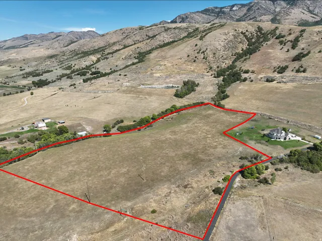 Potential to Combine Two Building Lots for 13.99 Acres