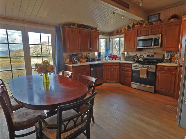 2035 E Maple Leaf Dr, Cove, Utah 84320