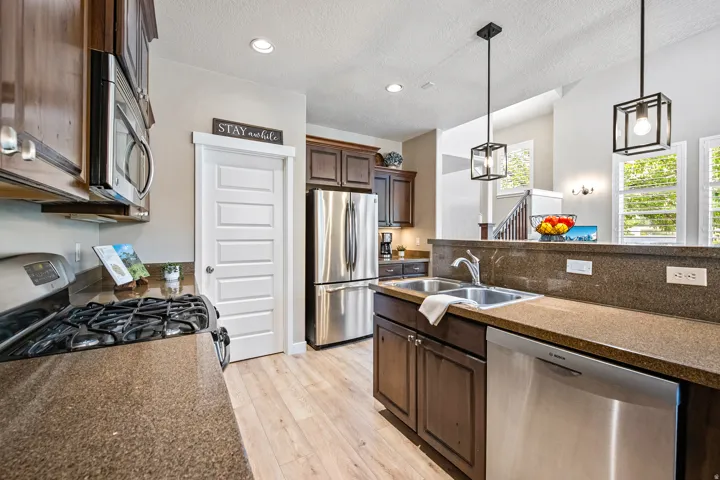 936 W Spring Creek Ln, Farmington, Utah 84025