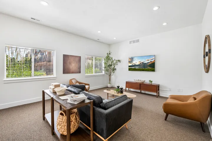936 W Spring Creek Ln, Farmington, Utah 84025