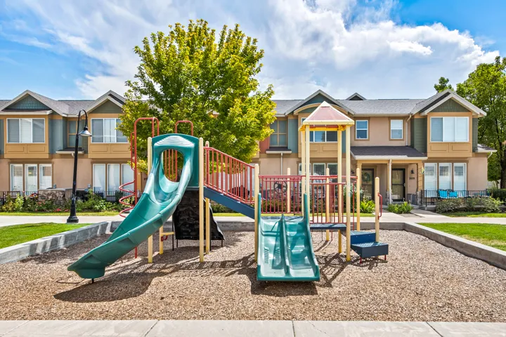 936 W Spring Creek Ln, Farmington, Utah 84025