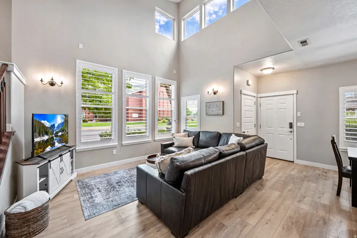 936 W Spring Creek Ln, Farmington, Utah 84025