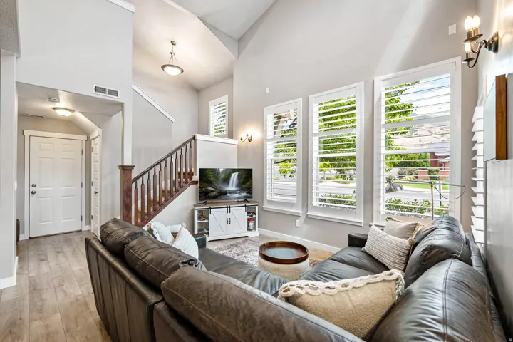 936 W Spring Creek Ln, Farmington, Utah 84025