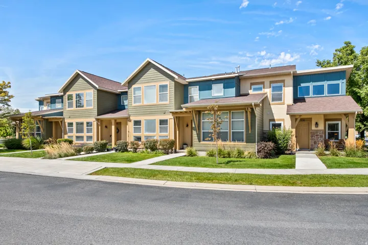 936 W Spring Creek Ln, Farmington, Utah 84025