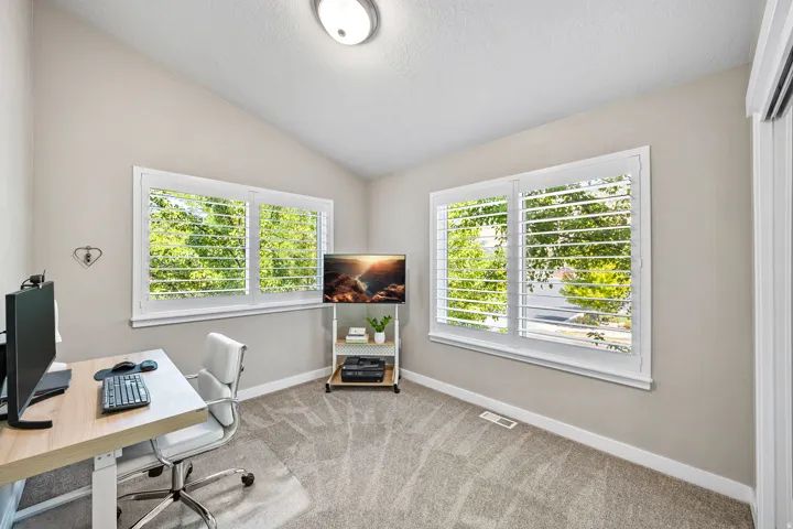 936 W Spring Creek Ln, Farmington, Utah 84025