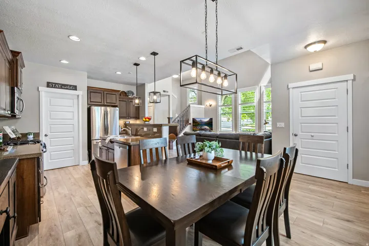 936 W Spring Creek Ln, Farmington, Utah 84025