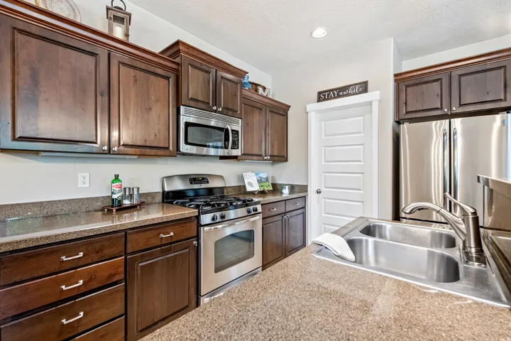 936 W Spring Creek Ln, Farmington, Utah 84025
