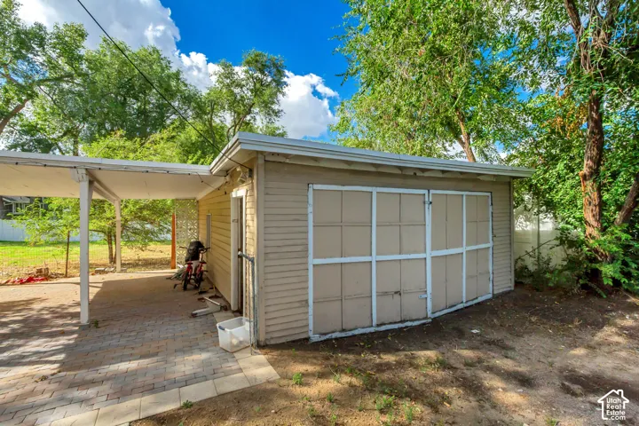 Detached garage structure with a covered carport