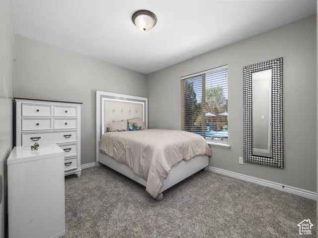 Recessed window with horizontal blinds