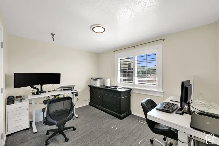 Recessed ceiling light fixture
