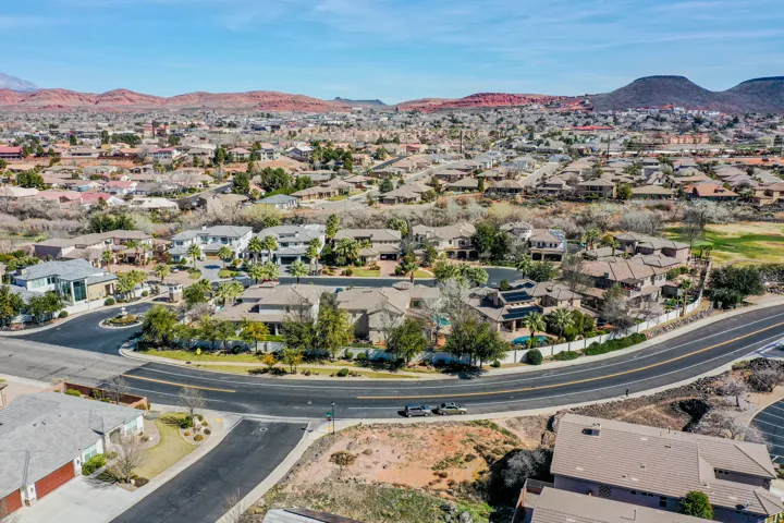 470 Country Ln #11, Santa Clara, Utah 84765
