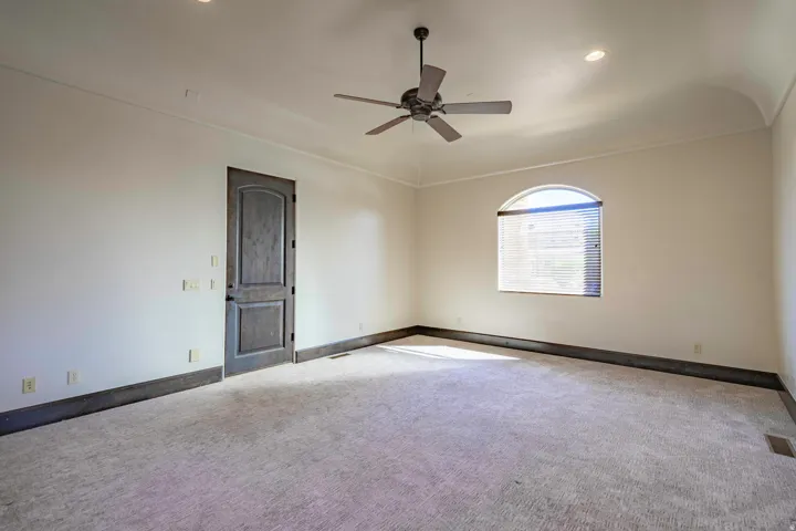 Arched transom window with blinds