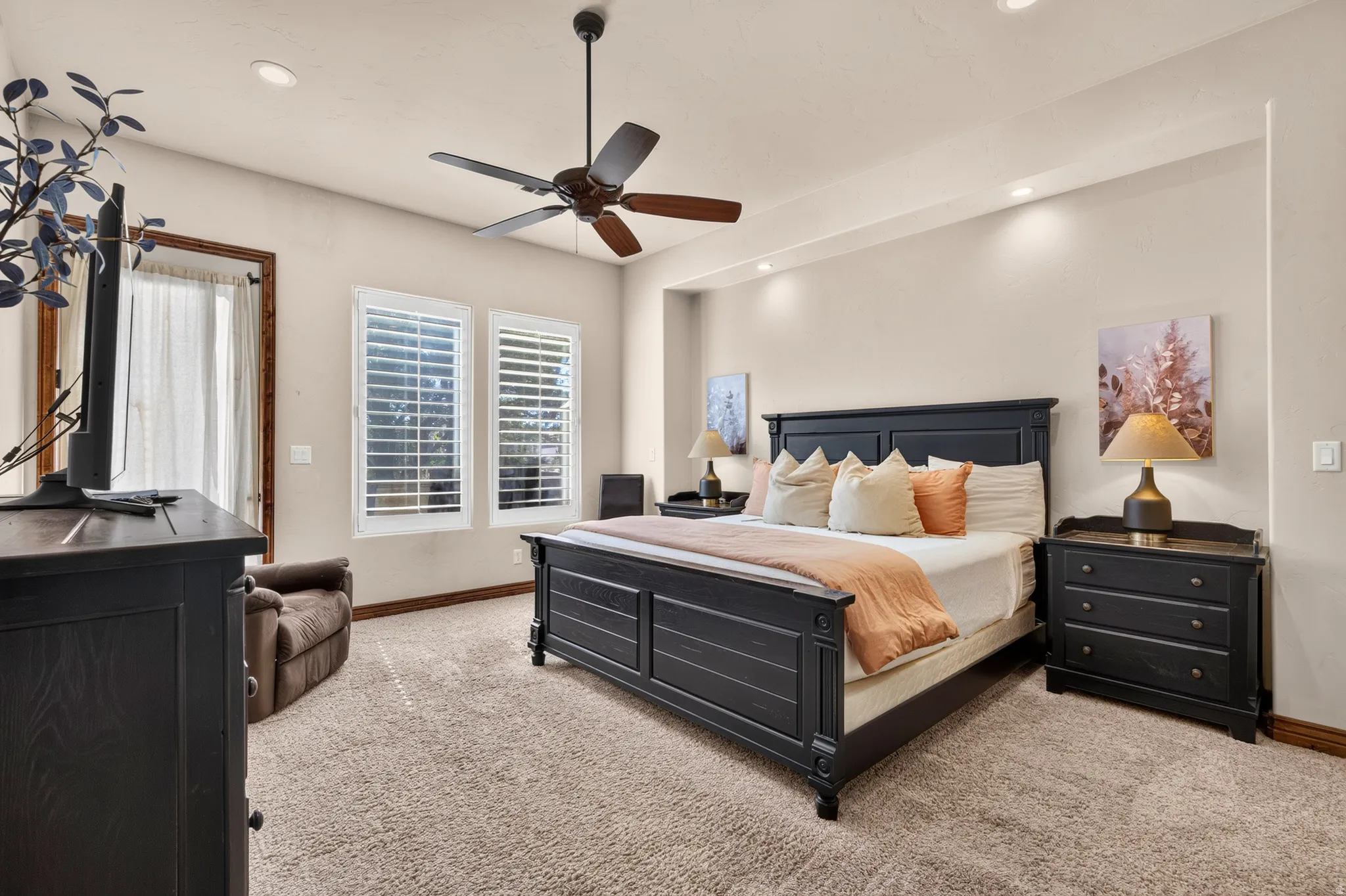 Recessed lighting, ceiling fan, carpeted flooring, and window shutters