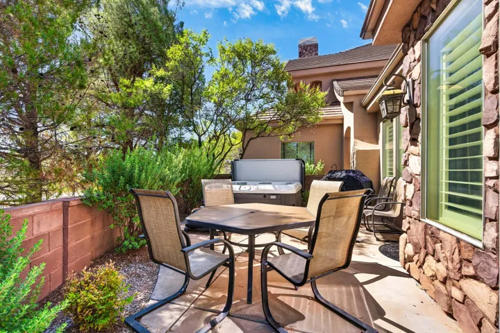 1906 N Pebble Dr, Washington, Utah 84780