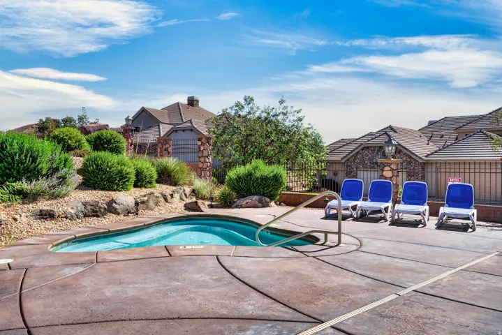 Resort-style hot tub (2 hot-tubs total)
