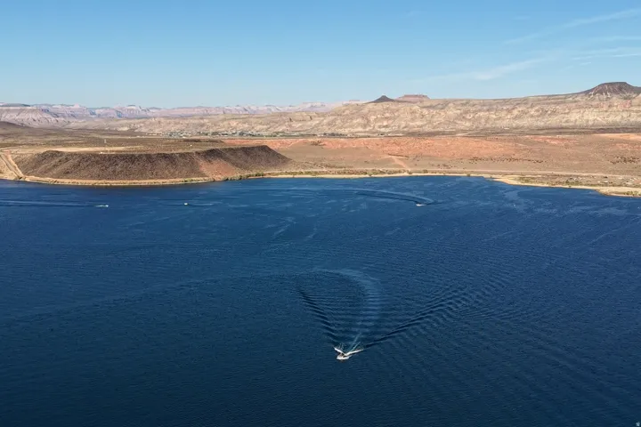 Sand Hollow is within close proximity; Sand Hollow has warm waters, red sandstone, and boating activities