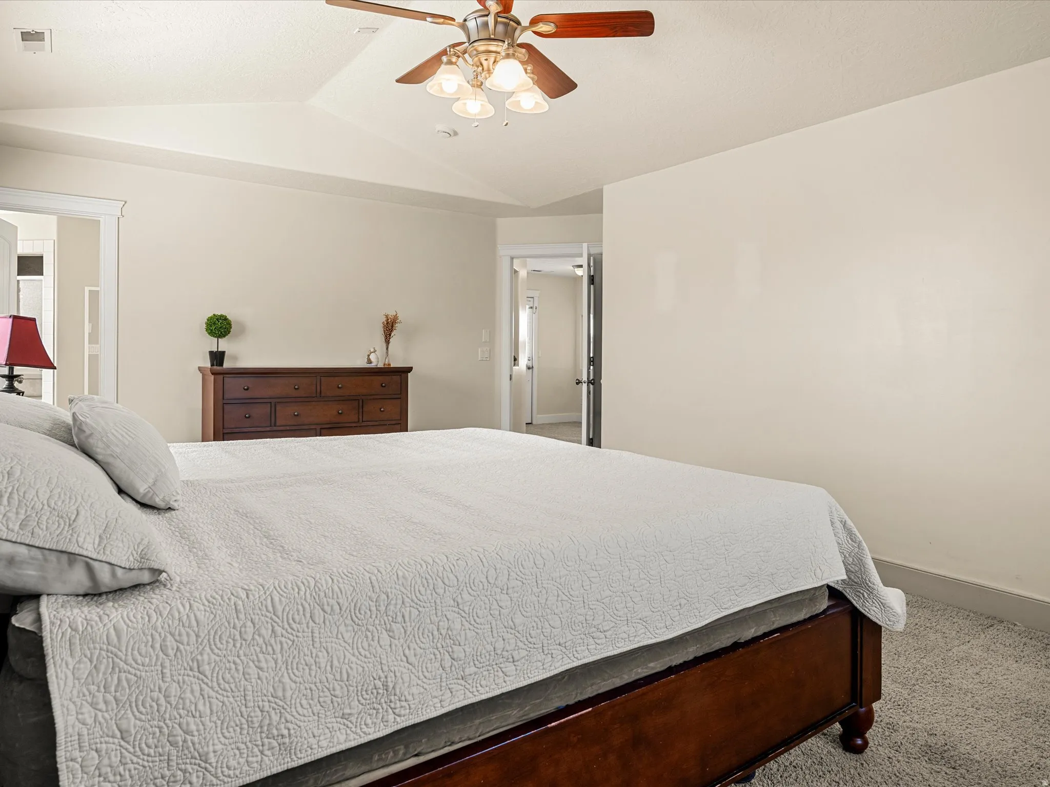 Vaulted ceiling with a ceiling fan