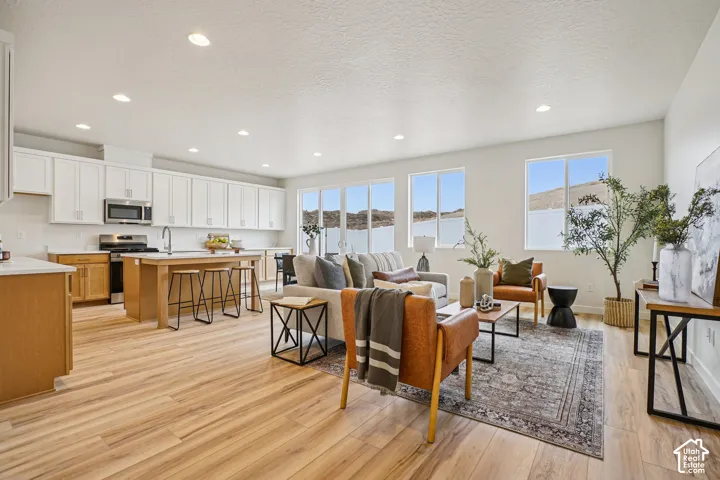 Example photo of a different finished Hanbury home. Actual home may differ/vary.