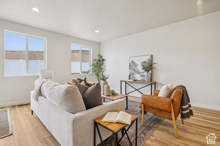 Example photo of a different finished Hanbury home. Actual home may differ/vary.