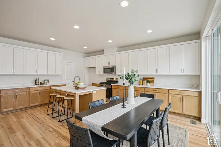 Example photo of a different finished Hanbury home. Actual home may differ/vary.
