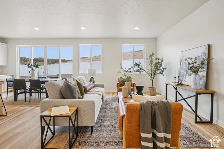 Example photo of a different finished Hanbury home. Actual home may differ/vary.